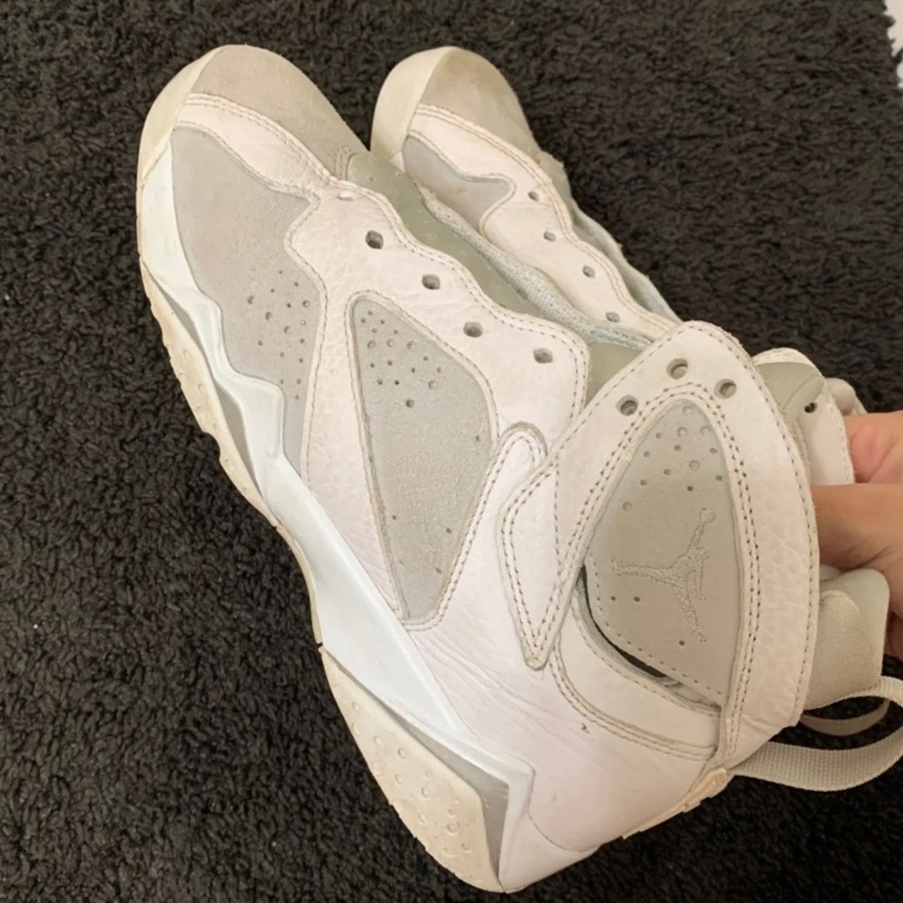 Jordan 7 pure money  (has laces)